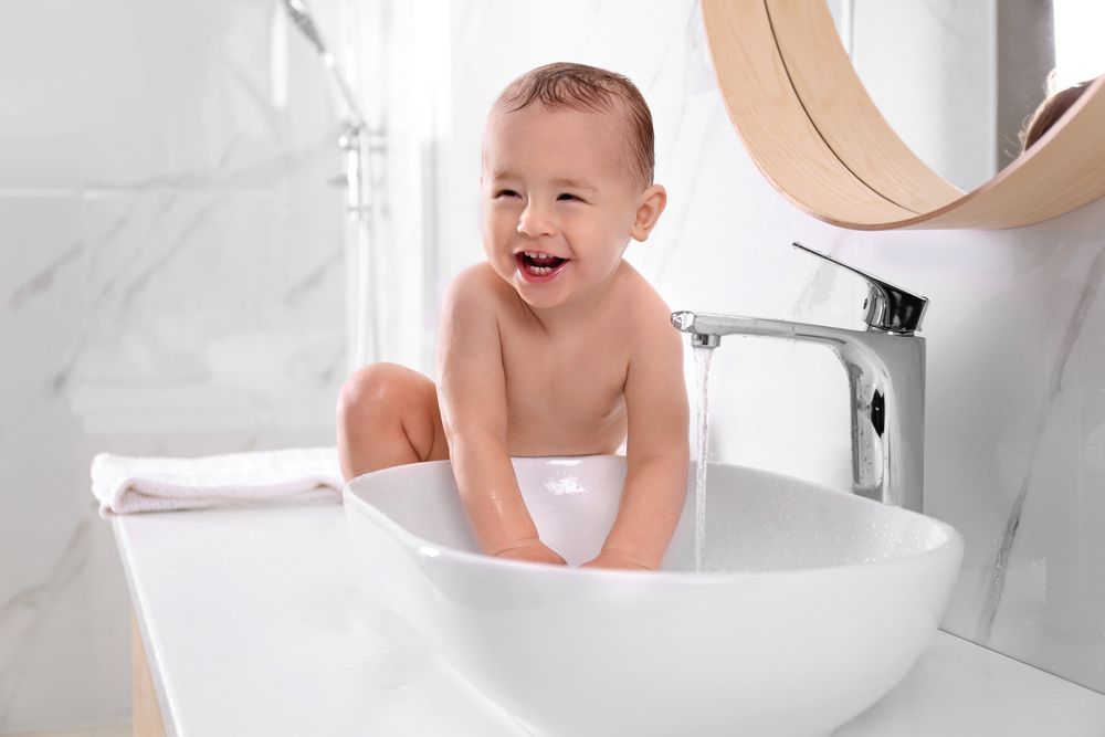 Agua caliente sanitaria y bebés: ¿cuáles son los cuidados a tener en cuenta?